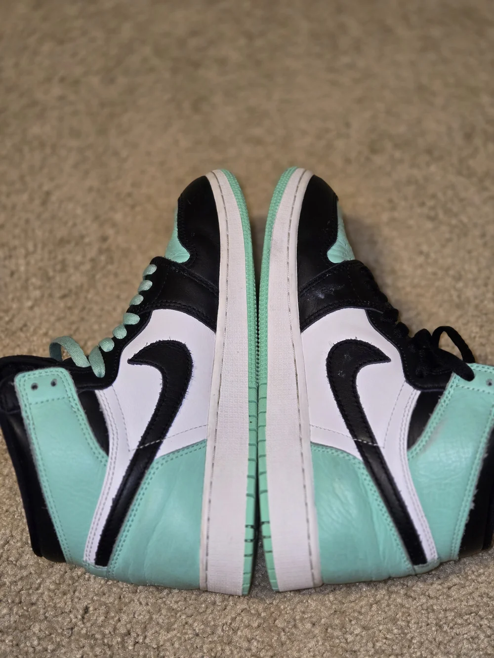 Nike Air Jordan 1 Retro High OG White Black Mint Green